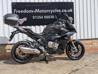 BMW S1000XR Triple Black